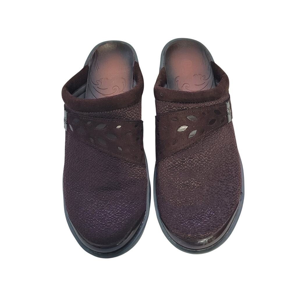 BZees Women Dolce Brown Mule In Lazer Cut Textured Fabric Upper Size 9.5M 9126